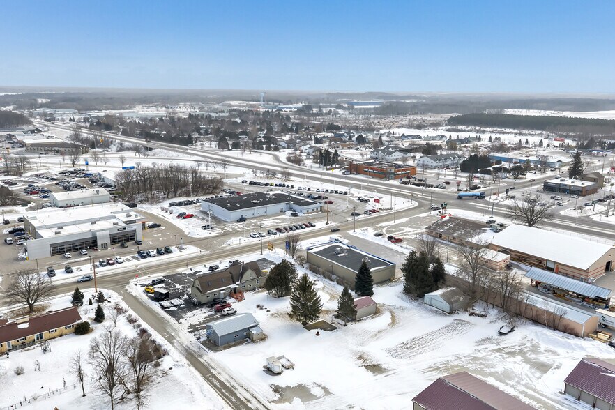 More Photos Of 513-529 Duluth Ave, Sturgeon Bay, Sturgeon Bay General Retail For Sale