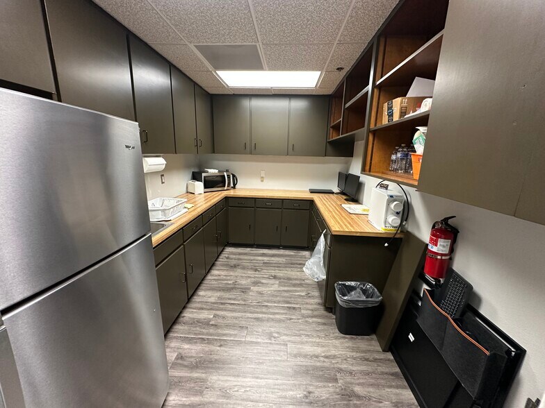More Photos Of 5401 Business Park S, Bakersfield Loft Creative Space For Sale
