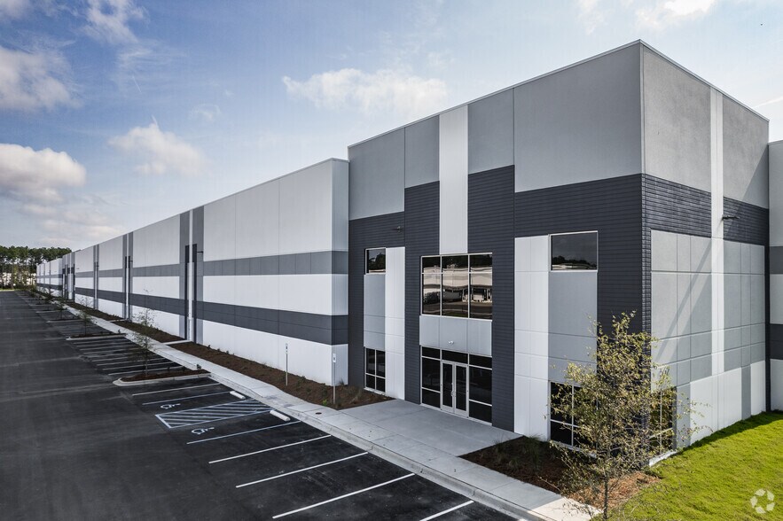 More Photos Of 562 Omni Industrial Blvd, Summerville Unknown For Lease