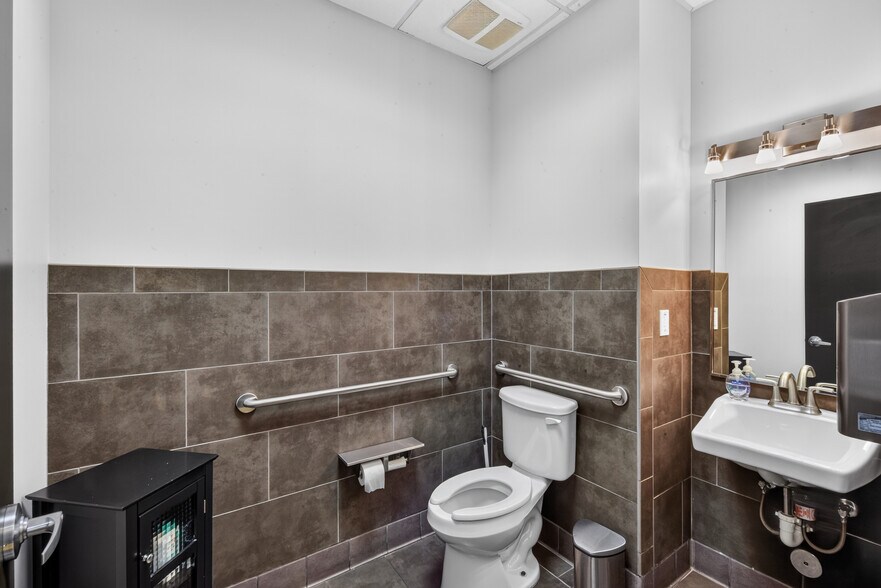 More Photos Of 10601 Pecan Park Blvd, Austin Office For Sale