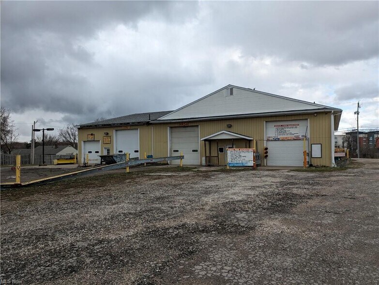 More Photos Of 1851 S Broadway, Geneva Bar For Sale