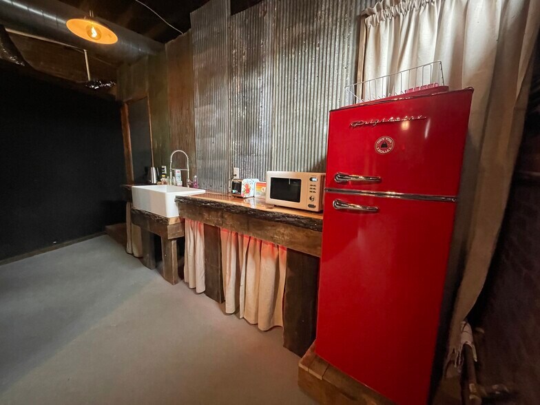 More Photos Of 211 Main St, Irvine Storefront For Sale