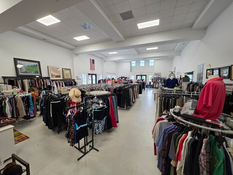 More Photos Of 4371 Bluffton Parkway, Bluffton Storefront Retail Office For Lease