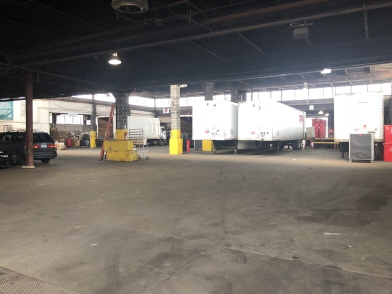 More Photos Of 1281 Viele Ave, Bronx Warehouse For Lease