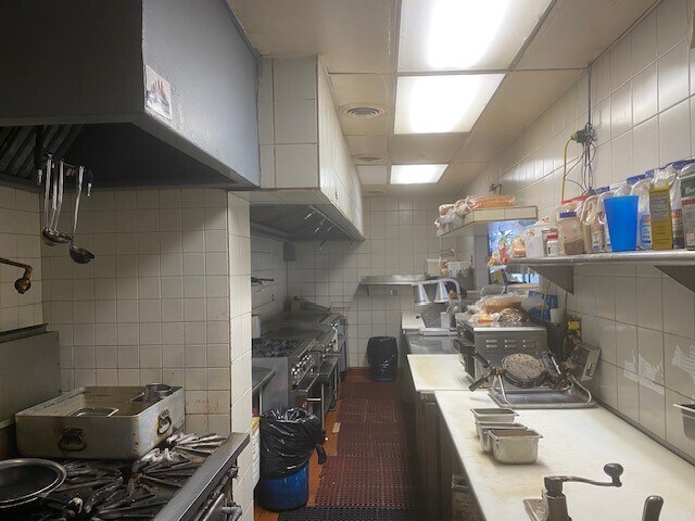 More Photos Of 134-138 N Marion St, Oak Park Storefront Retail Office For Lease