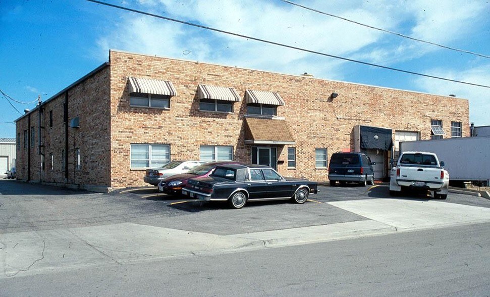 Primary Photo Of 9420 Byron St, Schiller Park Warehouse For Sale