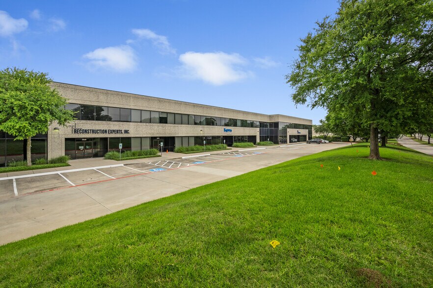 More Photos Of 3000-3080 Story Rd W, Irving Showroom For Lease