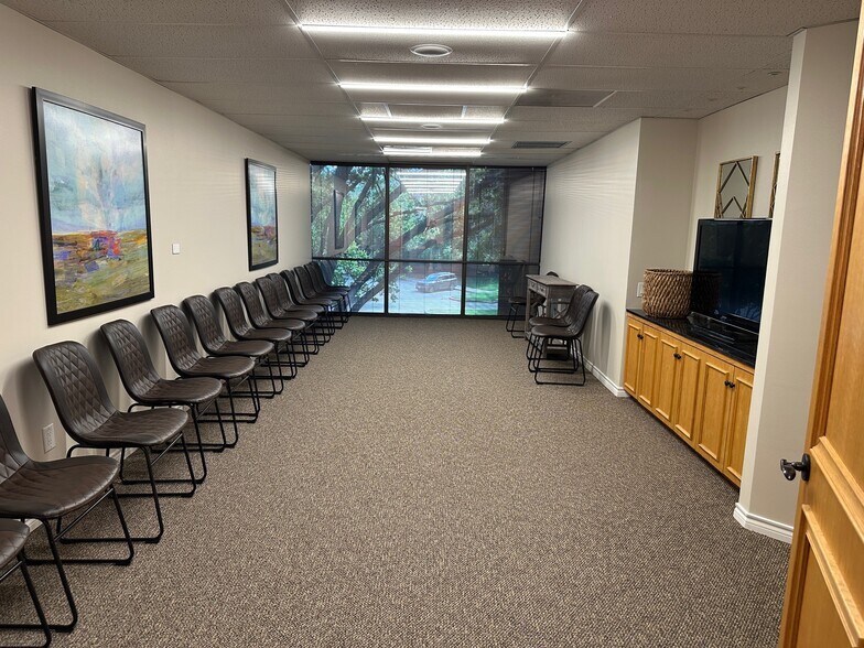 More Photos Of 8330-8350 Meadow Rd, Dallas Office For Sale