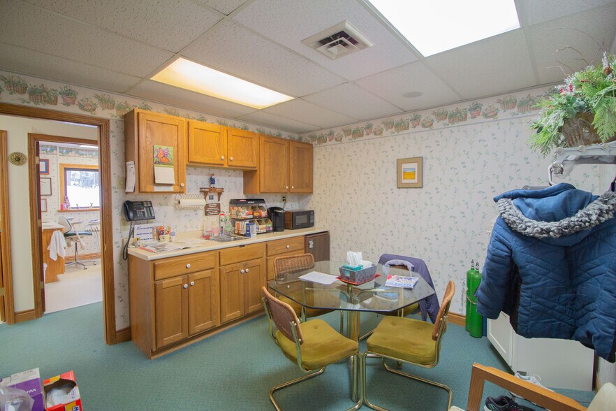 More Photos Of 1900 Whites Rd, Kalamazoo Medical For Sale