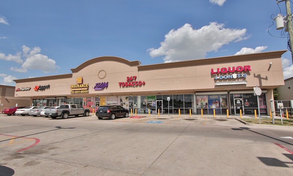 More Photos Of 9441 Cullen Blvd, Houston Unknown For Lease