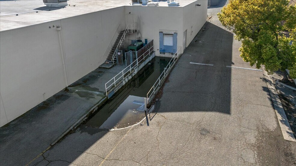 More Photos Of 147 W Shaw Ave, Clovis General Retail For Sale