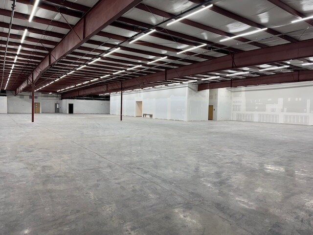 More Photos Of 675 Hennessy Way, Bowling Green Light Distribution For Lease