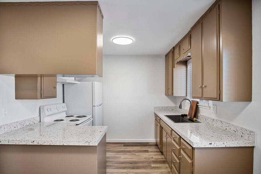 More Photos Of 116 Covena Ave, Modesto Apartments For Sale