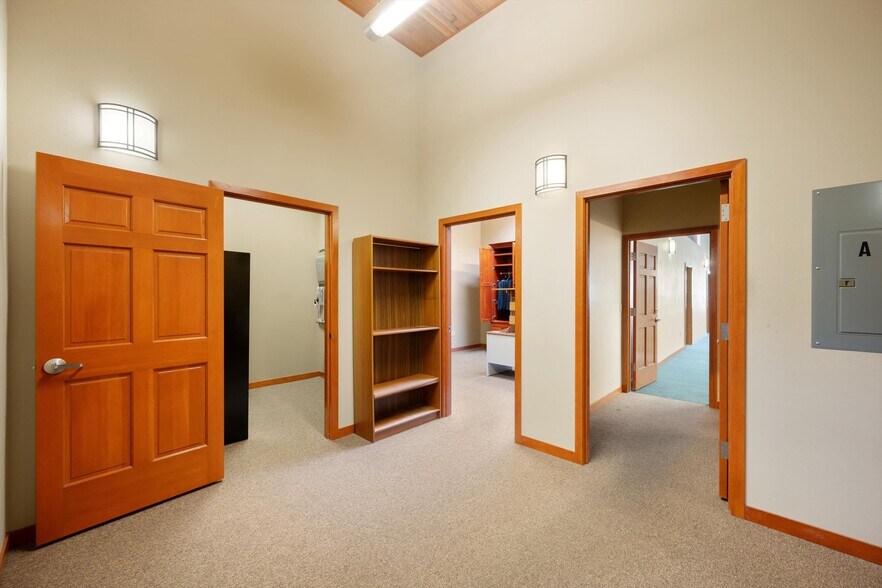 More Photos Of 215 Prospect St, Bellingham Office For Sale