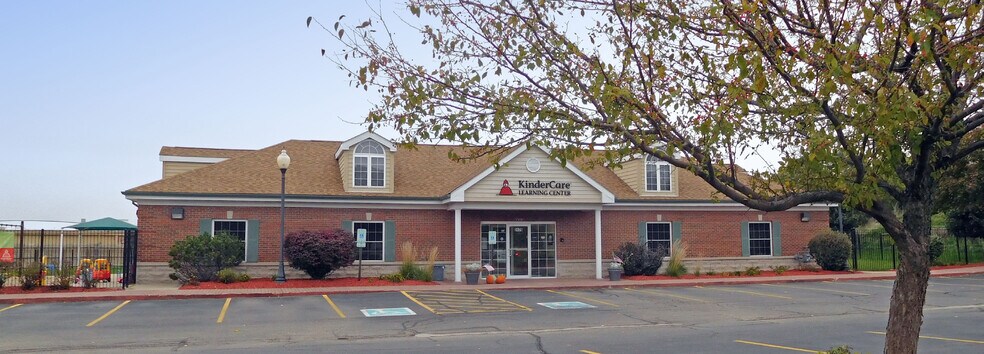 Primary Photo Of 3175 Hillside Dr, Delafield Daycare Center For Lease