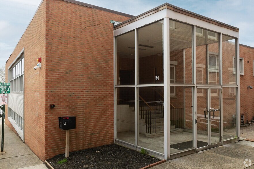 More Photos Of 69 Lydecker St, Nyack Office For Lease