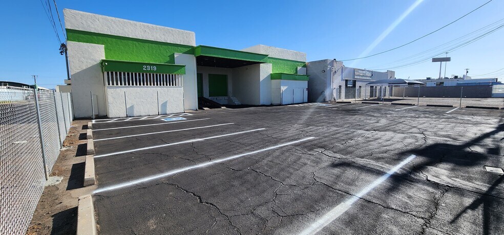 More Photos Of 2319 W Holly St, Phoenix Warehouse For Lease