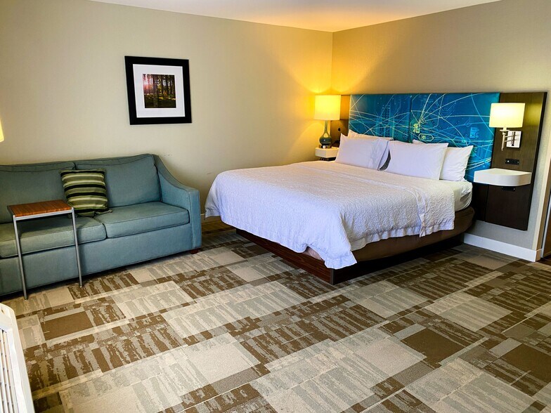 More Photos Of 3404 Samson Way, Bellevue Hotel For Sale