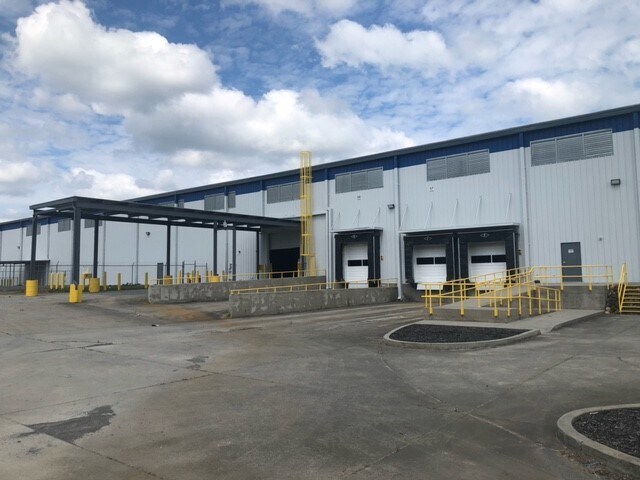 More Photos Of 212 Burlington Rd, Shannon Distribution For Lease