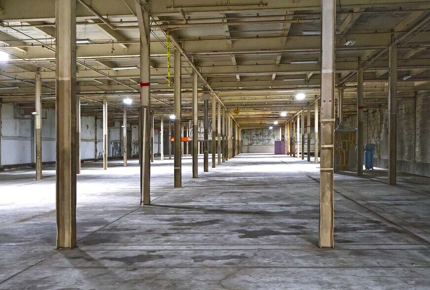 More Photos Of 2120 S Washington Ave, Lansing Warehouse For Sale