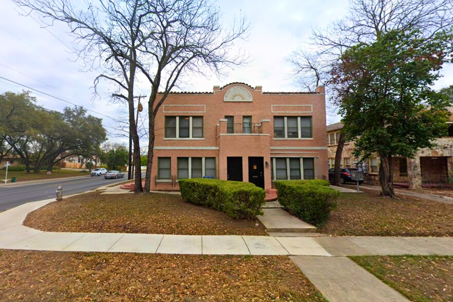 Primary Photo Of 400 W Lynwood Ave, San Antonio Apartments For Sale