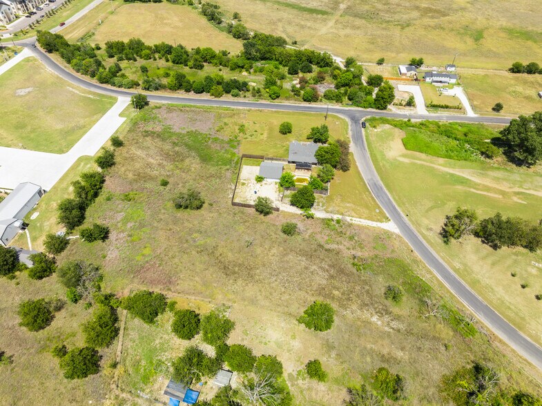 More Photos Of 110 Lemens Ave, Hutto Office For Sale