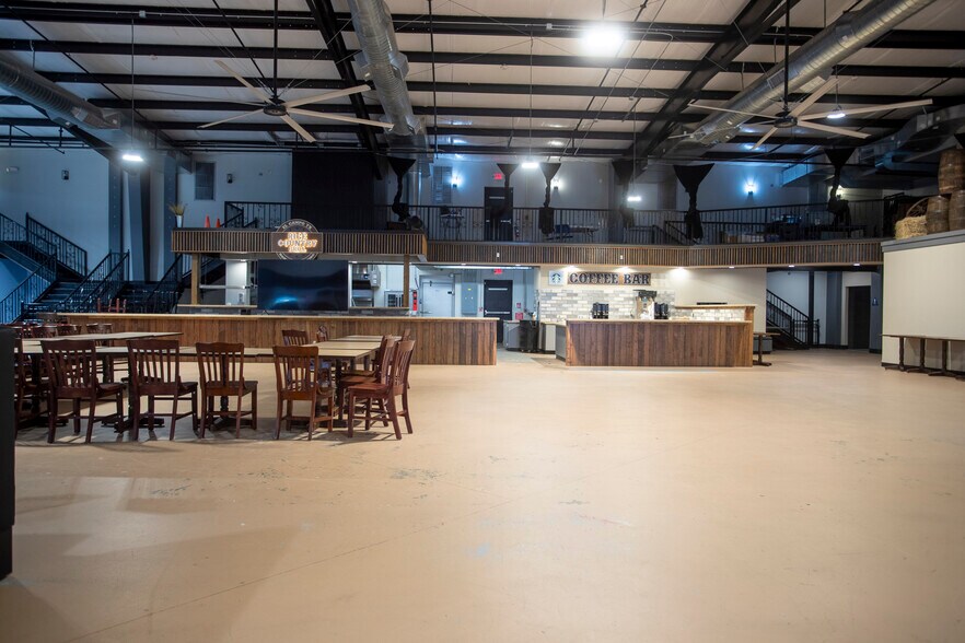 More Photos Of 25000 US 59 Rd, El Campo Flex For Sale