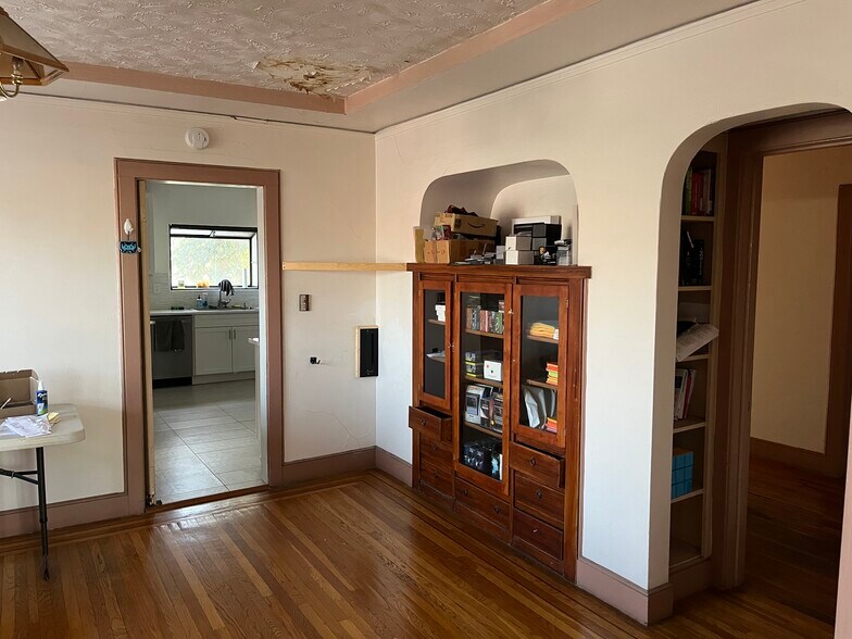 More Photos Of 3121 Broadway, Sacramento Storefront Retail Residential For Sale