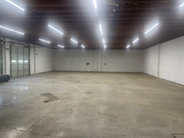 More Photos Of 2121 Roanoke Blvd, Salem Light Distribution For Lease