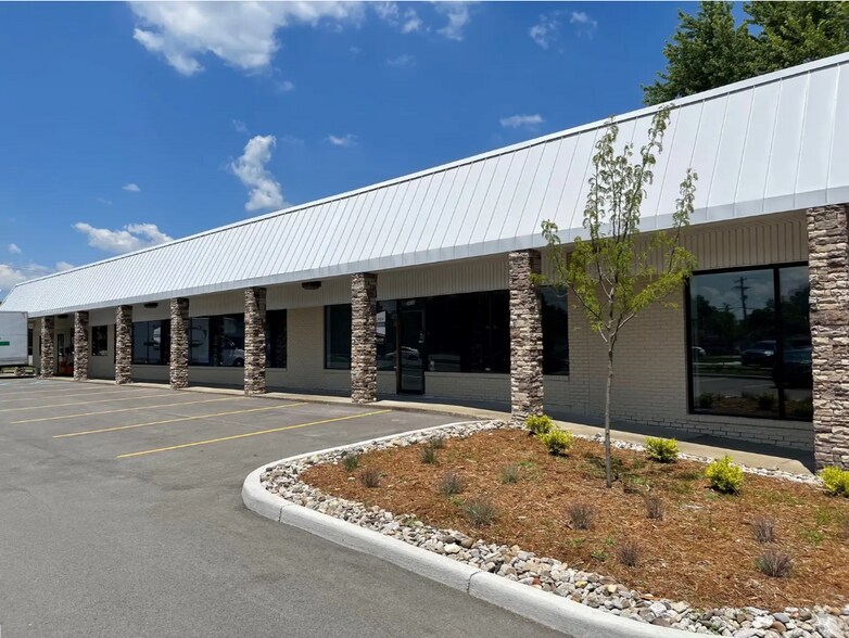 More Photos Of 2608-2016 Charlestown Rd, New Albany Freestanding For Lease