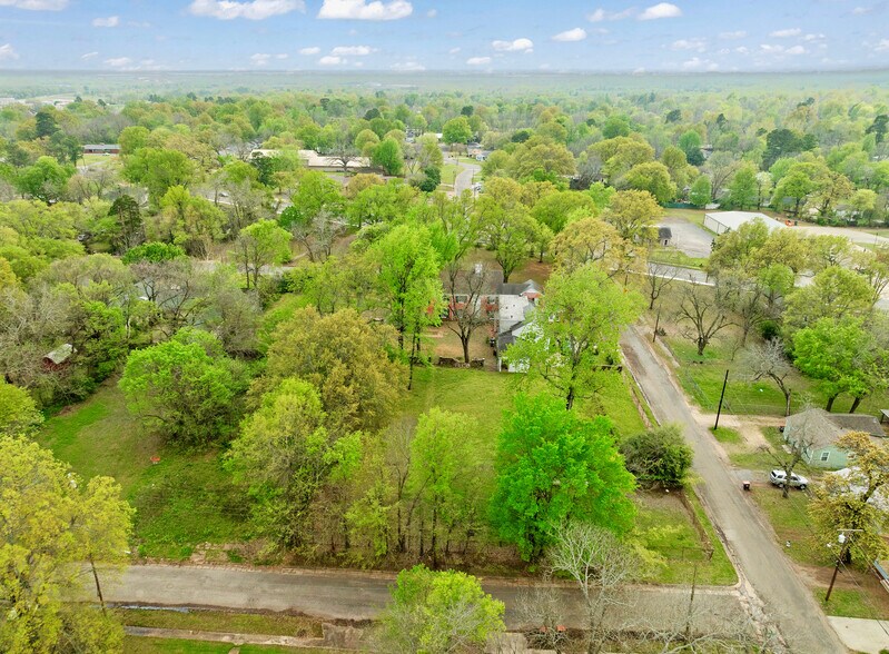 More Photos Of 600 Crockett Cir, Paris Specialty For Sale