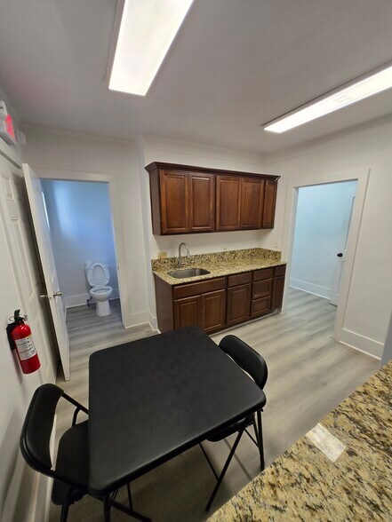 More Photos Of 202 E Weaver Ave, Alvarado Medical For Sale