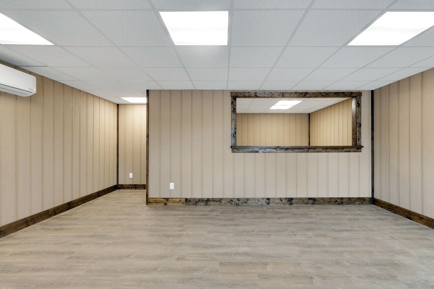 More Photos Of 65 Atlas Rd, Uniontown Manufacturing For Sale