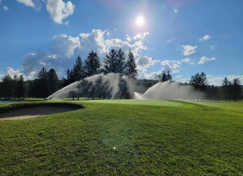 More Photos Of 144 Bel Meadow Dr, Mount Clare Golf Course Driving Range For Sale