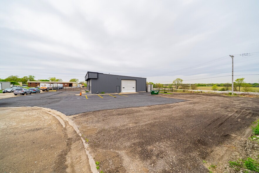 More Photos Of 20604 Burl Ct, Joliet Manufacturing For Sale