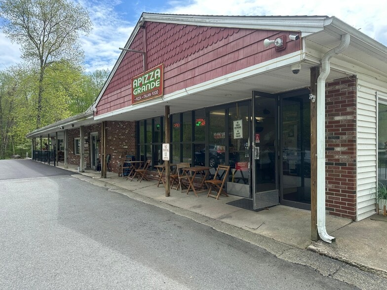 More Photos Of 497 Winthrop Rd, Deep River Restaurant For Sale