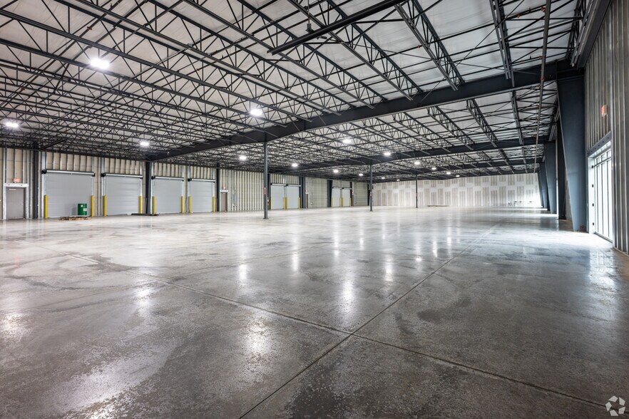 More Photos Of 8229 Tyner Rd, Colfax Flex For Lease