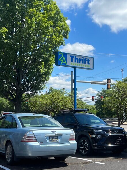 More Photos Of 300 N York Rd, Willow Grove Storefront For Lease