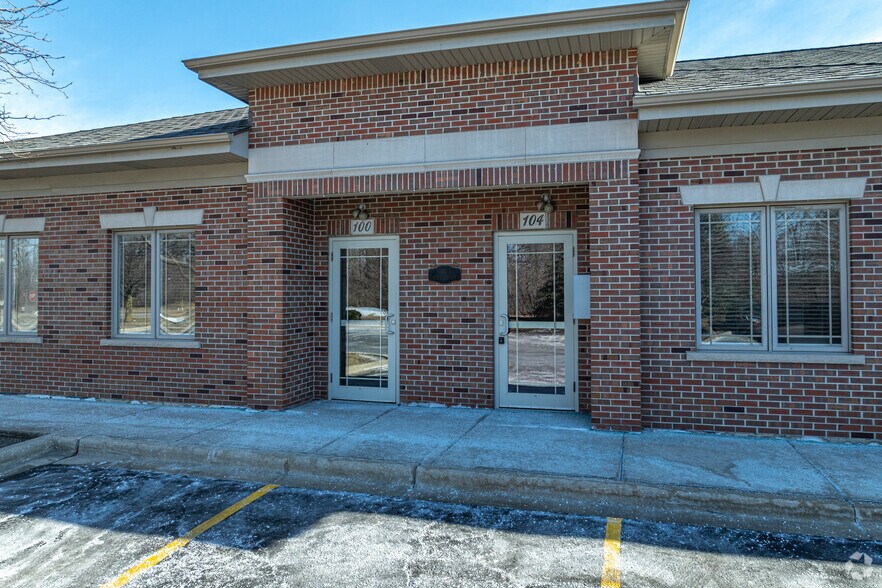 More Photos Of 896 S Frontenac St, Aurora Office For Lease