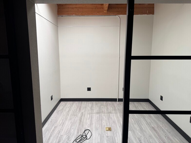 More Photos Of 4125 Market St, Ventura Light Manufacturing For Sale