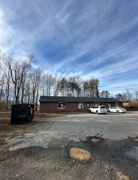 More Photos Of 1850 Pickrell Rd, Reidsville General Retail For Sale