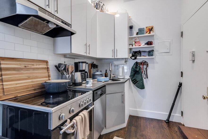 More Photos Of 946 Fulton St, Brooklyn Apartments For Sale