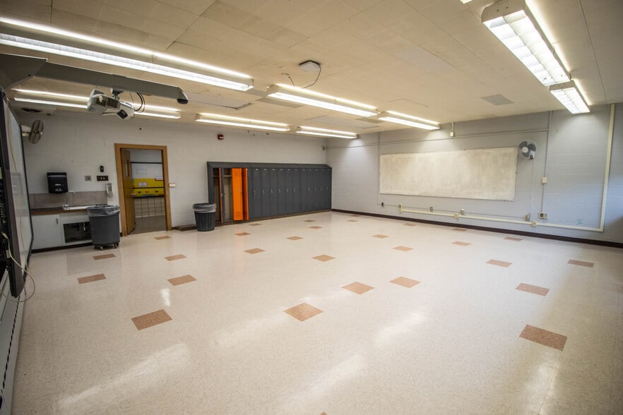 More Photos Of 11218 N Linden Rd, Clio Schools For Sale