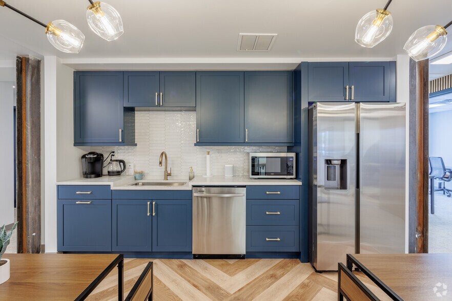 More Photos Of 4045 S Broadway, Englewood Coworking Space