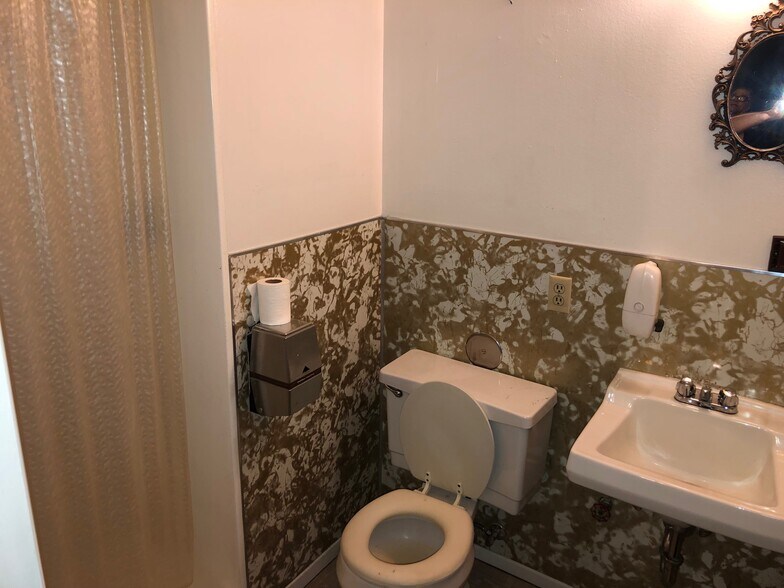 More Photos Of 44820 Yucca Ave, Lancaster Warehouse For Sale