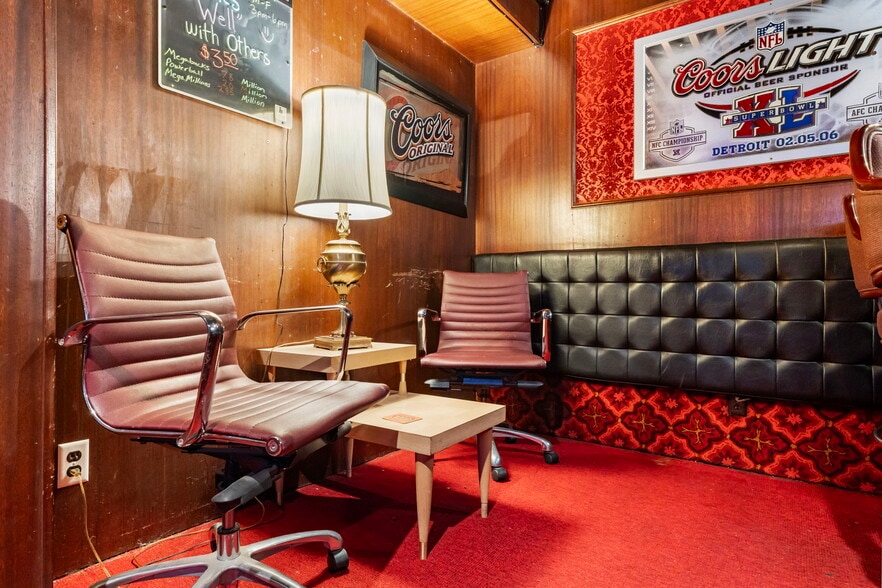 More Photos Of , Milwaukie General Retail For Sale