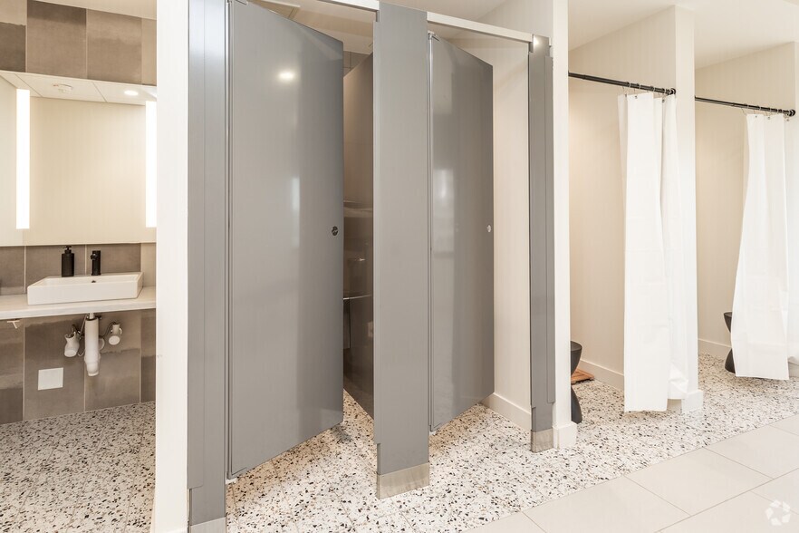 More Photos Of 100 Light St, Baltimore Office For Lease