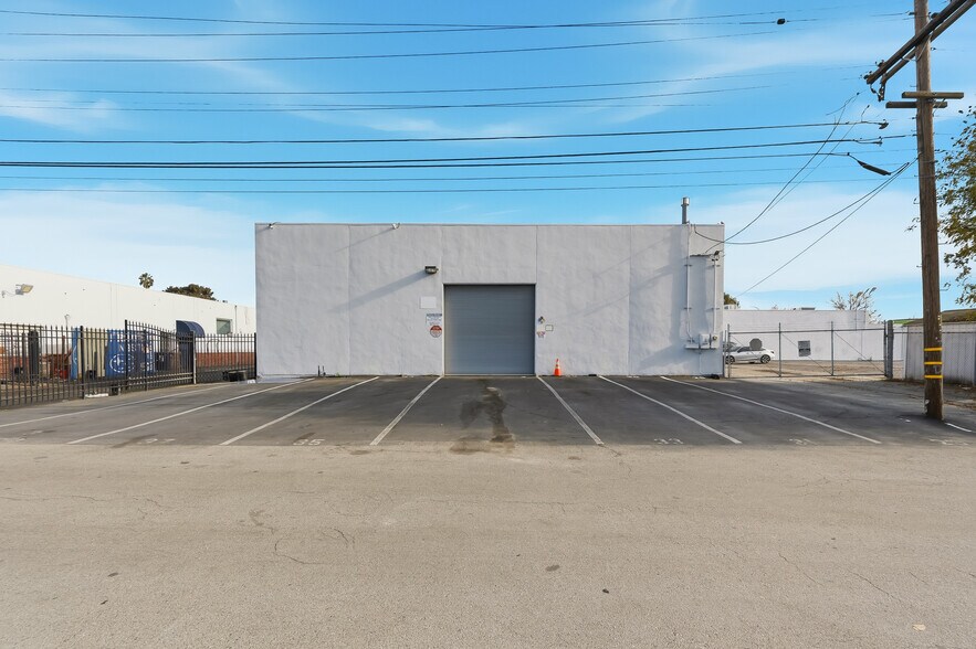 More Photos Of 450 Veterans Blvd, Redwood City Unknown For Lease