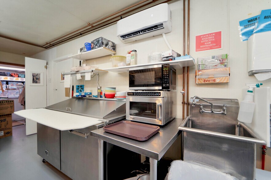 More Photos Of E6659 Wolf River Dr, Fremont General Retail For Sale