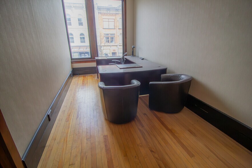 More Photos Of 174 Glen St, Glens Falls Office For Sale